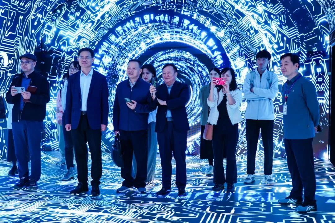 2024120602 国家广电总局发展研究中心一行赴凯发(中国)官网励丰文化调研指导