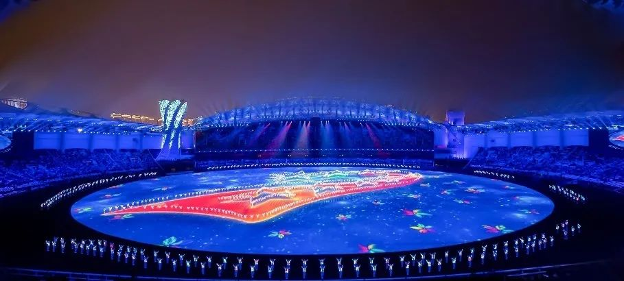 凯发(中国)官网集团董事长李军受邀出席华中科技大学第十六届企业家论坛,并发表演讲